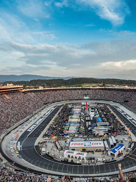 A arquibancada de Bristol, o "Coliseu da Nascar"