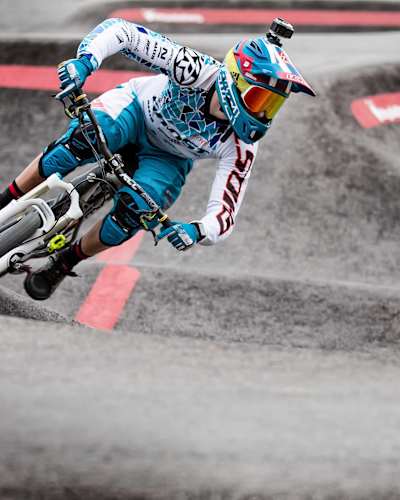 MTB Pro Hannes Slavik auf einem Pumptrack