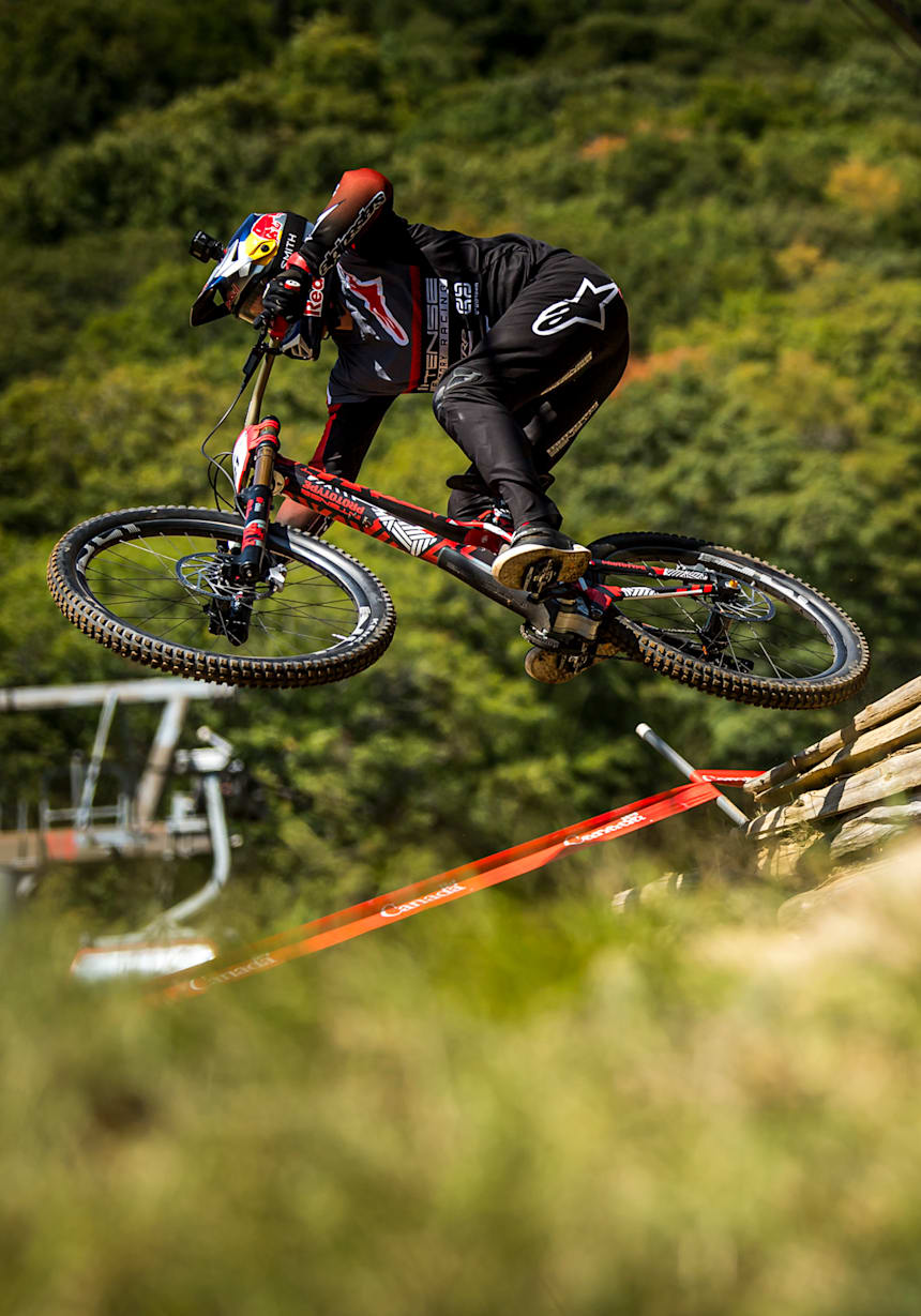 pro downhill mountain bikers