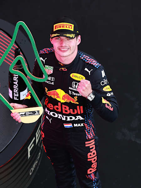 Au Grand Prix de Styrie de F1 2021, Max Verstappen remporte sa troisième victoire sur le Red Bull Ring en Autriche.