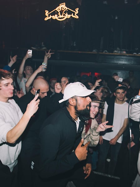 D Double E actuado en GLA X LDN en The Poetry Club en Glasgow en el Tour de Reino Unido de la RBMA 2016.