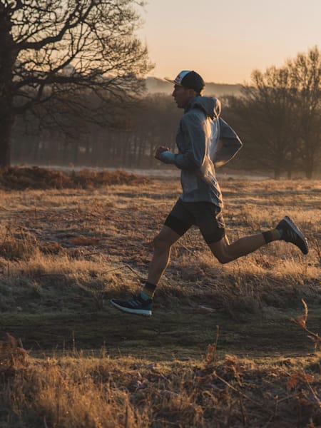 Ultramarathon runner Tom Evans braves the cold weather