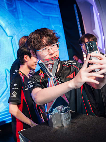 In 2024, T1 team members take a celebratory selfie with their trophy at the Red Bull Home Ground event in Berlin