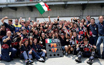 Podczas GP USA 2006 Vitantonio Liuzzi wywalczył dla teamu Scuderia Toro Rosso jej pierwszy w historii F1 punkt.