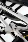 Брендон використовує задню підвіску RockShox Deluxe RT3