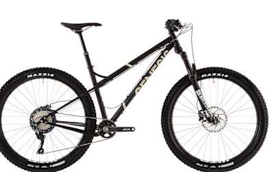 Vista lateral de la mountain bike Genesis Tarn 20.