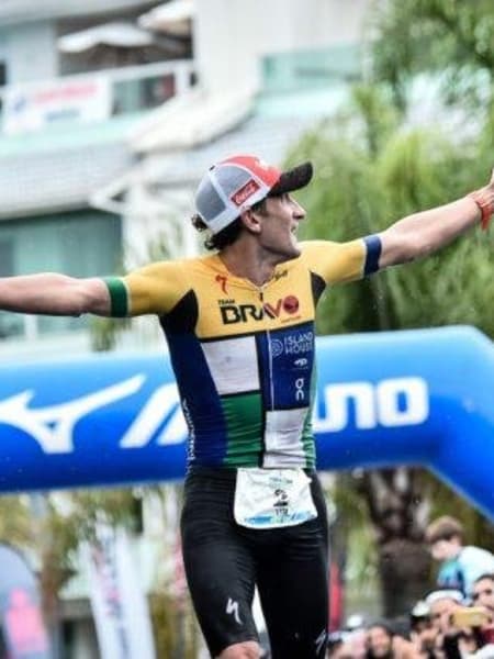 Tim Don quebra recorde mundial de Ironman