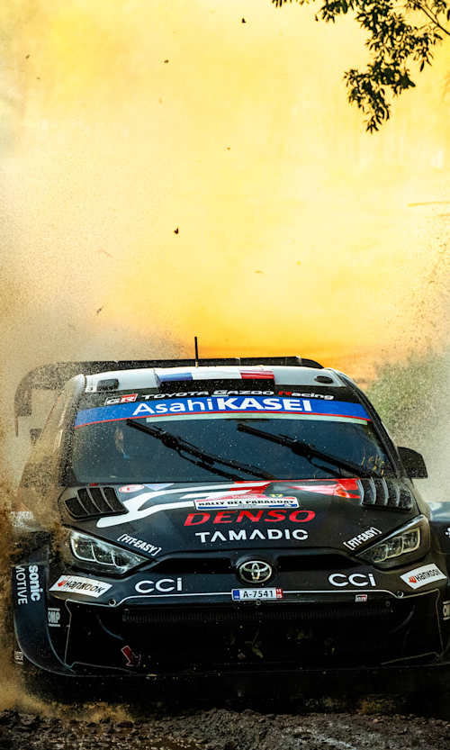 Sébastien Ogier (FRA) Vincent Landais (FRA) de Toyota Gazoo Racing Wrt se ven actuando durante el Campeonato Mundial de Rally de Paraguay en Encarnación, Paraguay el 30 de agosto de 2025