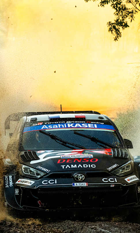 Sébastien Ogier (FRA) Vincent Landais (FRA) de Toyota Gazoo Racing Wrt se ven actuando durante el Campeonato Mundial de Rally de Paraguay en Encarnación, Paraguay el 30 de agosto de 2025