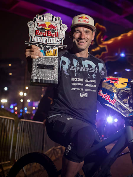 Tomas Slavik campeón del Red Bull Miraflores Cerro Abajo