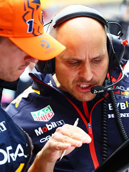 Max Verstappen y Gianpiero Lambiase del equipo Red Bull Racing.