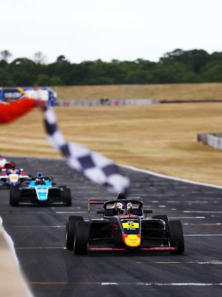 Fionn McLaughlin winning British F4  at Snetterton 2025