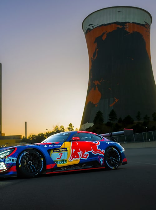 Bilen som Max Verstappen skal kjøre i Nürburgring 24-timersløpet ble avduket i Meppen i Tyskland 6. mars 2026.