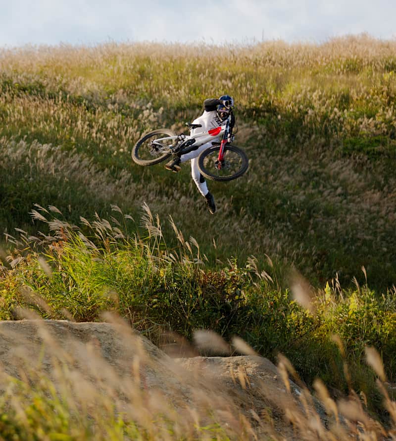 light speed 光速』：ブランドン・セメナックが白馬を攻めたMTB