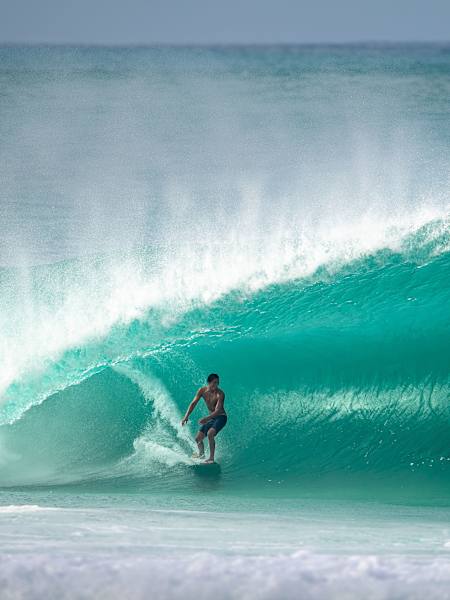 Barron Mamiya surfea en Log Cabins, EEUU, el 27 de noviembre de 2018.