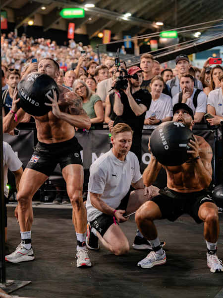Deelnemers treden op tijdens het Hyrox Wereldkampioenschap in Nice, Frankrijk, op 7 juni 2024.