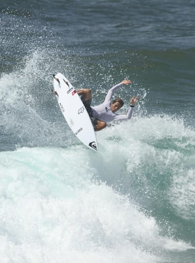 Sebastián Williams va por todo en el surf