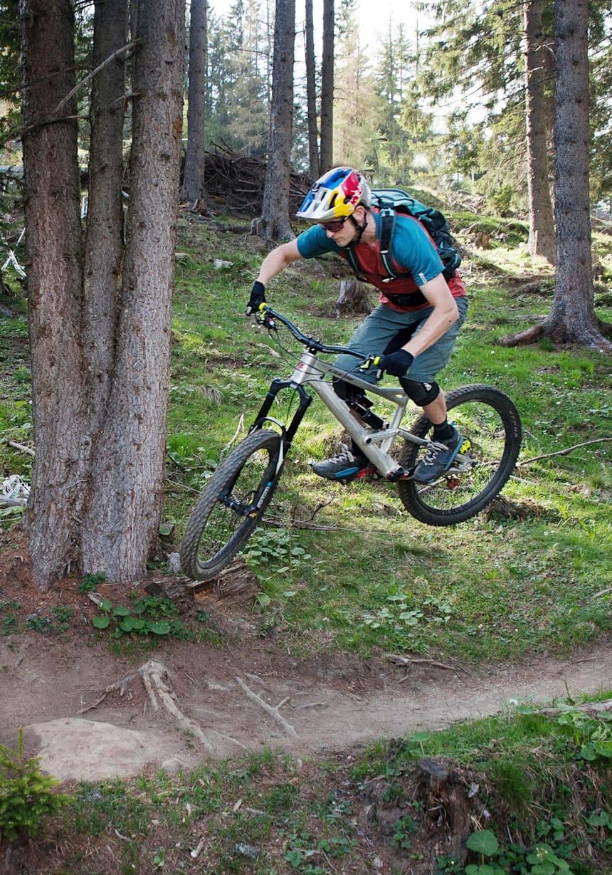 pedal strike mtb