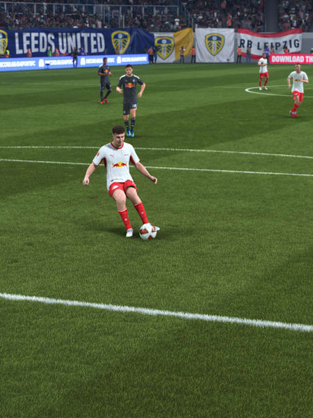 Ein Spieler von RB Leipzig setzt in EA FC 27 zum Schuss an.
