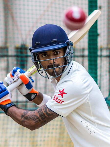 लोकेश राहुल 20 जनवरी, 2016 को बैंगलोर, भारत में एक प्रशिक्षण सत्र के दौरान प्रैक्टिस करते हुए.