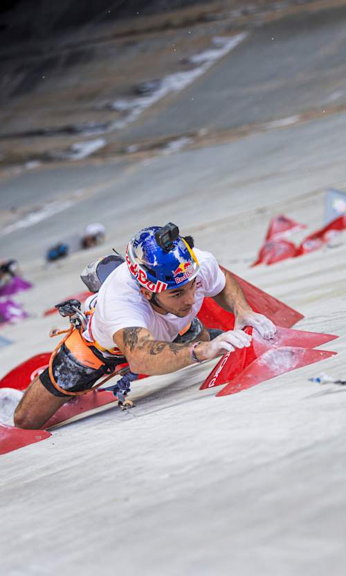 Alberto Gines Lopez of Spain climbs at the Verzasca Dam during the qualification round of Red Bull Dual Ascent in Verzasca, Switzerland on October 30, 2024. 