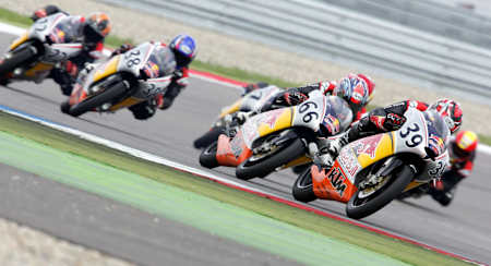 Robert Gull chasing Luis Salom at Rookies Cup in Assen 2007