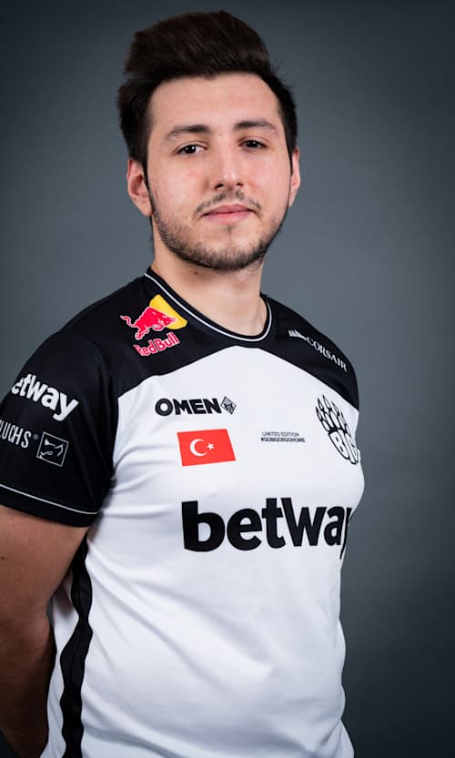 İsmailcan Dörtkardeş a.k.a. XANTARES von Team BIG.