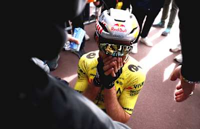 Il vincitore della corsa Wout van Aert reagisce dopo aver vinto la 123ª Parigi-Roubaix Hauts-de-France 2026 il 12 aprile 2026 a Roubaix, in Francia.