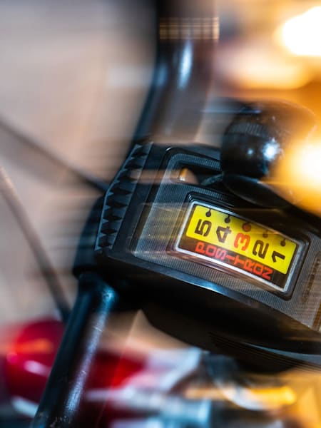 アイボリー スポーツバイク シマノ変速機 楽天市場】クロスバイク 26ンチ シマノ製 変速 7段変速 SURFY付