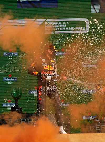 21シーズン オランダgp マックスがホームレースで7勝目 ペレスは大健闘の8位 レッドブルレーシング