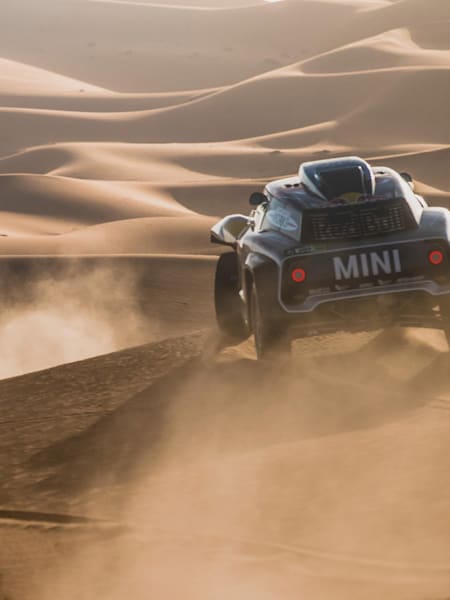 Carlos Sainz (ESP) a bordo del MINI JCW X-raid en Erfoud, Marruecos, el 25 de septiembre de 2018.