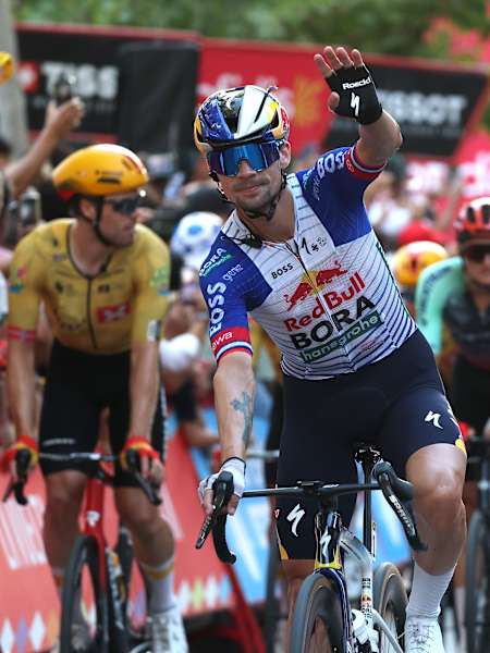 Primož Roglič festeggia al traguardo durante La Vuelta - 81° Giro di Spagna 2026, 21ª tappa di 112 km da Granada a Granada, il 13 settembre 2026 a Granada, in Spagna. 