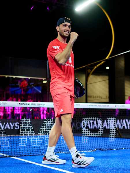 Federico Chingotto and Alejandro Galán celebrate their triumph in the semi-finals of the Motorola Razr Miami Premier Padel P1 2025 event