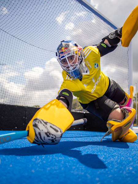 Ayeisha McFerran - Irish Hockey Player - In action