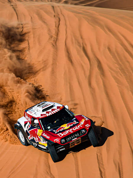 ريد بُل "دزرت وينغز" تستعد خلال استراحة الرياض لمراحل مصيرية في داكار