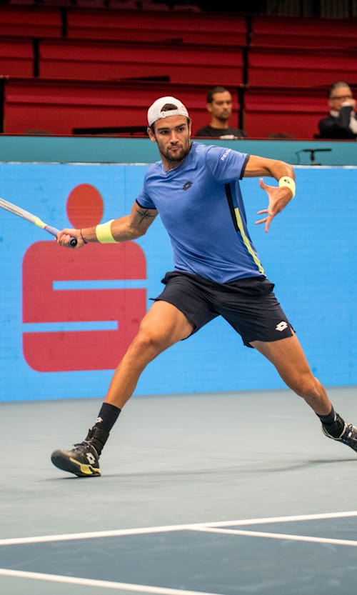 Matteo Berrettini joue au tennis lors d'un match du tournoi ATP 500 à la Stadthalle Wien, en Autriche, le 25 octobre 2021. 
