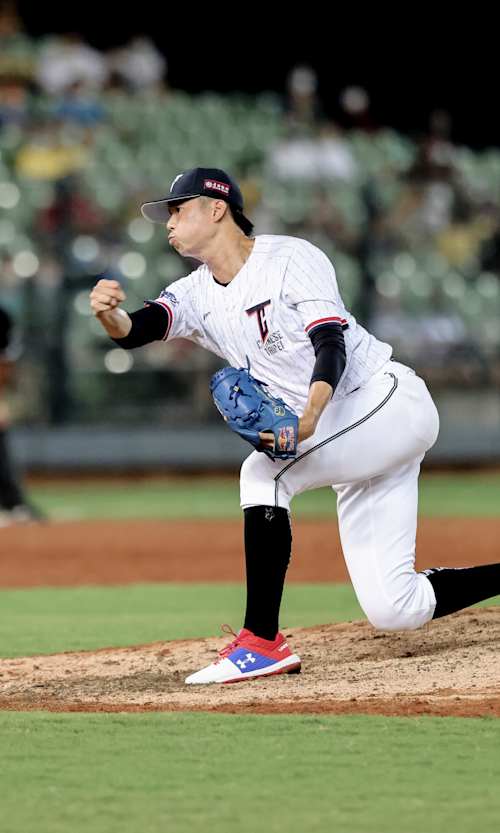 In 2022, Tiger Huang pitching at Red Bull Batting Mania event.