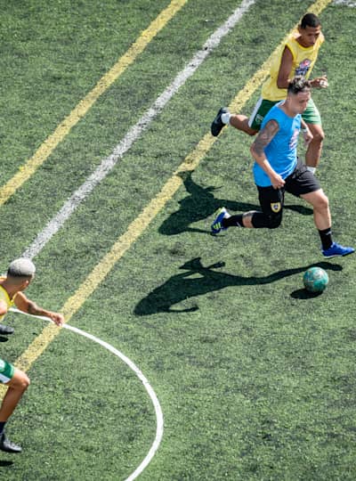 サッカー選手用 フィットネスを向上させる5つの方法 トレーニング 強化 レッドブル