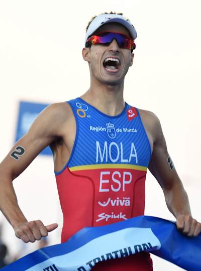 Mario Mola sigue líder del triatlón mundial