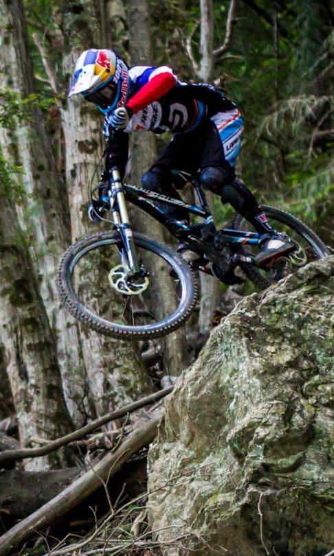 Loic Bruni raida i trails neozelandesi