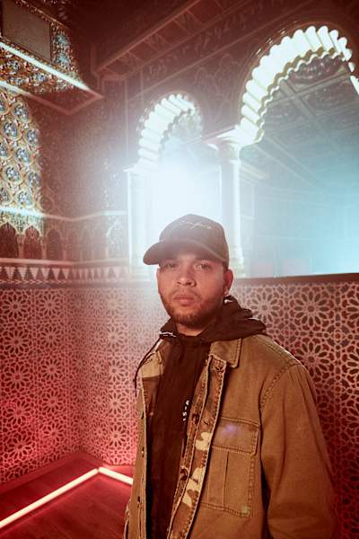 Yartzi posa en Madrid para un retrato durante la grabación de un vídeo promocional para la Red Bull Batalla de los Gallos.