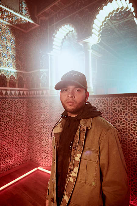 Yartzi posa en Madrid para un retrato durante la grabación de un vídeo promocional para la Red Bull Batalla de los Gallos.