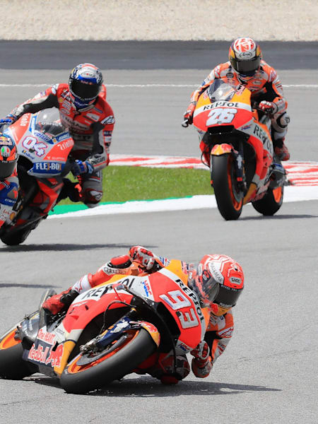 Marc Márquez leads 2018 Malaysian GP of MotoGP at Sepang International Circuit.