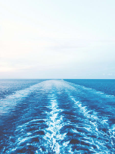 The South Pacific as seen from the back of a boat