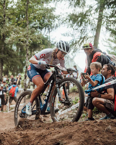 Evie Richards rides at Val di Sole World Champs 2021.