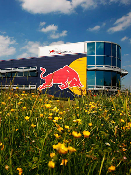 Visite guidée de Milton Keynes, le siège de l'écurie F1 Red Bull Racing. 