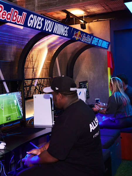 EA FC 26 speler bij Red Bull Gaming Sphere