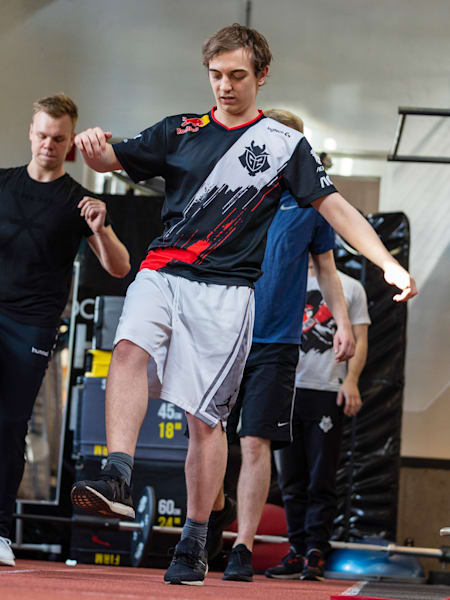 An image of G2 Esports’ Wunder training at the Red Bull Athlete Performance Centre
