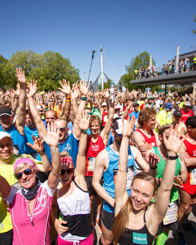 Münih'teki Wings for Life Dünya Koşusu'nda koşucu kalabalığı