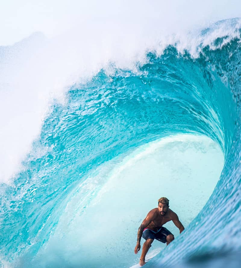 Surfing in Hawaii Waimea Pipeline and Jaws video